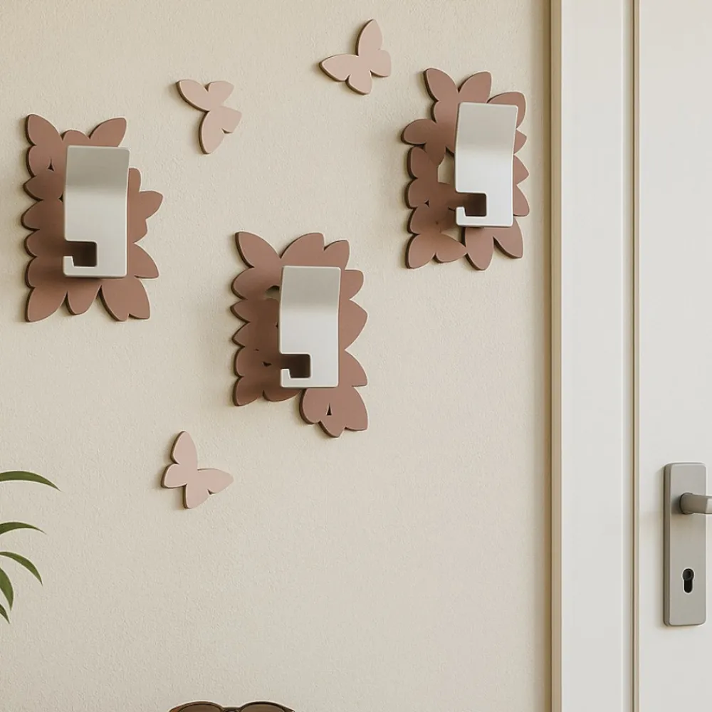 Appendiabiti Da Parete-Selezionato da Mazzolaluce Appendiabiti da parete moderno farfalle legno colore rosa nuvola