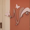 Appendiabiti Da Parete-Selezionato da Mazzolaluce Appendiabiti da parete per cameretta farfalle legno colore rosa nuvola