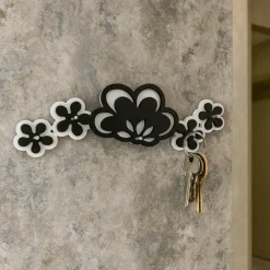 Mobili Ingresso Moderni-Selezionato da Mazzolaluce Appendichiavi moderno da parete magnetico legno traforato nero