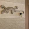Mobili Ingresso Moderni-Selezionato da Mazzolaluce Appendichiavi particolare magnetico da parete geko legno colore sabbia tortora