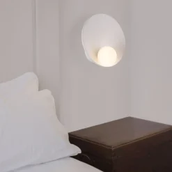 Applique Camera Da Letto-Selezionato da Mazzolaluce Applique bianco per camera da letto design moderna