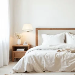 Applique Camera Da Letto-Selezionato da Mazzolaluce Applique con braccio orientabile beige in tessuto per comodino camera da letto