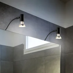 Applique Da Bagno-Selezionato da Mazzolaluce Applique da bagno design curvo nera luce orientabile