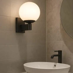 Applique Da Bagno-Selezionato da Mazzolaluce Applique da bagno nera sfera vetro bianco