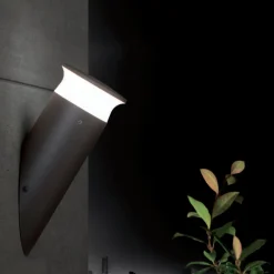 Applique Da Esterno-Selezionato da Mazzolaluce Applique da esterno design inclinato grafite led 9w 4000k