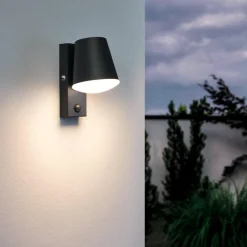 Applique Da Esterno-Selezionato da Mazzolaluce Applique da esterno sensore di movimento cremuscoare nera led 3000k ip44