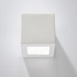 Applique Da Parete-Selezionato da Mazzolaluce Applique da parete in ceramica bianco cubo diffusore in vetro