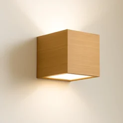 Applique Da Parete-Selezionato da Mazzolaluce Applique di legno naturale lampada cubo