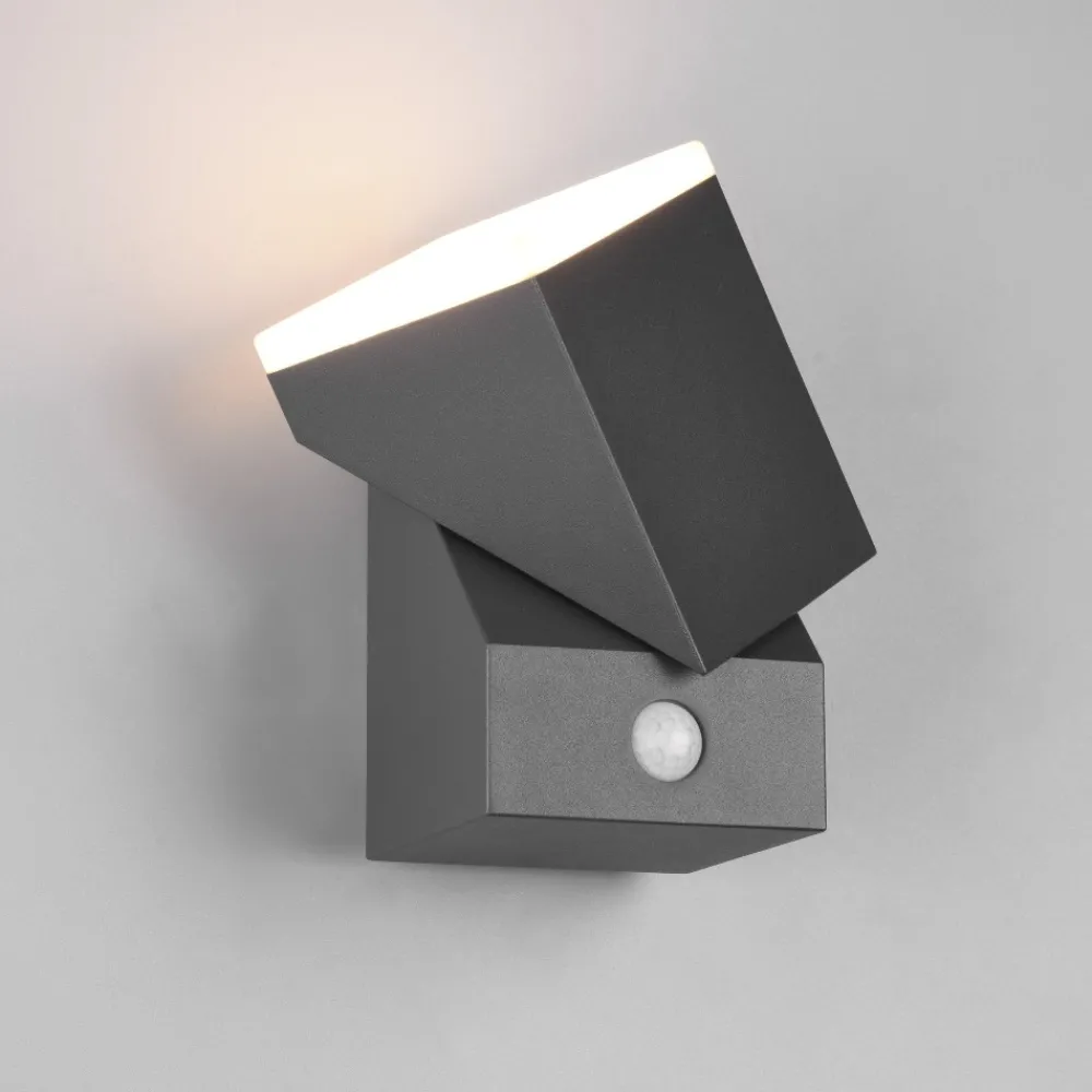 Applique Da Esterno-Selezionato da Mazzolaluce Applique grigia da esterno con sensore di movimento luce orientabile led 7w 3000k ip54