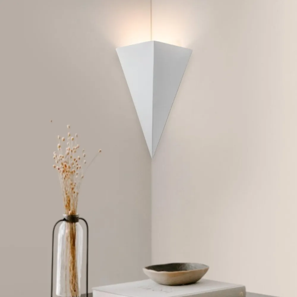 Applique Da Parete-Selezionato da Mazzolaluce Applique in ceramica bianco angolare piramidale