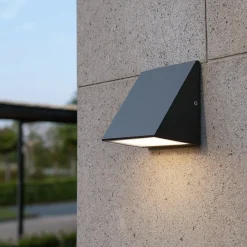 Applique Da Esterno-Selezionato da Mazzolaluce Applique moderna per esterno balcone grafite led 7w 3000k ip65