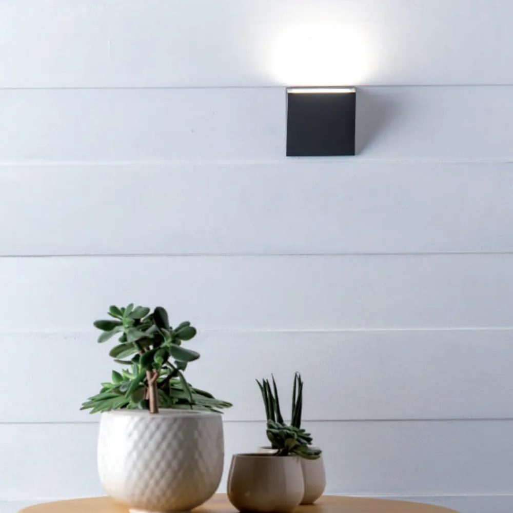 Applique Da Esterno-Selezionato da Mazzolaluce Applique moderna per esterno balcone grafite led 7w 3000k ip65