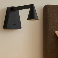 Applique Camera Da Letto-Selezionato da Mazzolaluce Applique nera per camera da letto moderna da comodino