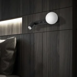 Applique Camera Da Letto-Selezionato da Mazzolaluce Applique nero per comodini camera da letto con faretto sfera di vetro presa usb