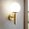 Applique Da Parete-Selezionato da Mazzolaluce Applique oro stile sfera vetro bianco