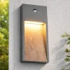 Applique Da Esterno-Selezionato da Mazzolaluce Applique per esterno con sensore di movimento effetto legno led 3000k anti corrosione