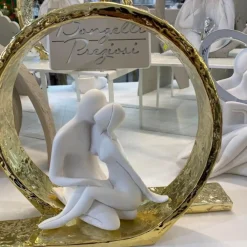 Soprammobili Moderni-Bongelli Preziosi Bomboniera scultura innamorati moderna oro