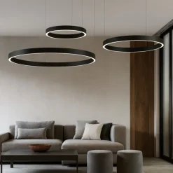 Lampadari Moderni-Selezionato da Mazzolaluce Composizione lampadari led cerchi nero per soggiorno moderno