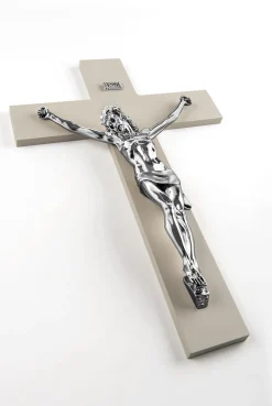 Crocifissi Da Parete-Selezionato da Mazzolaluce Crocifisso classico da parete 34x24 colore nocciola cristo argento