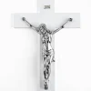 Crocifissi Da Parete-Selezionato da Mazzolaluce Crocifisso grande da parete 48x30 cm legno bianco cristo marmorino argento