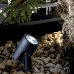 Faretti Da Esterno-Selezionato da Mazzolaluce Faretto con picchetto da giardino moderno nero led 18w 4000k
