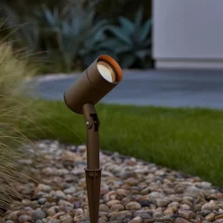 Faretti Da Esterno-Selezionato da Mazzolaluce Faretto da esterno con picchetto corten luce orientabile gu10