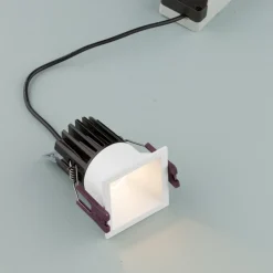 Faretti Da Incasso-Selezionato da Mazzolaluce Faretto led 7w 3000k ad incasso a soffitto quadrato bianco