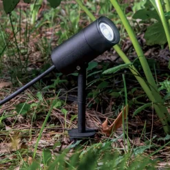 Faretti Da Esterno-Selezionato da Mazzolaluce Faretto nero con picchetto per giardino led 9w cct ip65