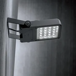 Faretti Da Esterno-Selezionato da Mazzolaluce Faro proiettore grigio per esterno led 35w 3000k ottica 120x60 ip67