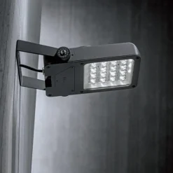 Faretti Da Esterno-Selezionato da Mazzolaluce Faro proiettore grigio per esterno led 35w 3000k ottica 157x57 ip67