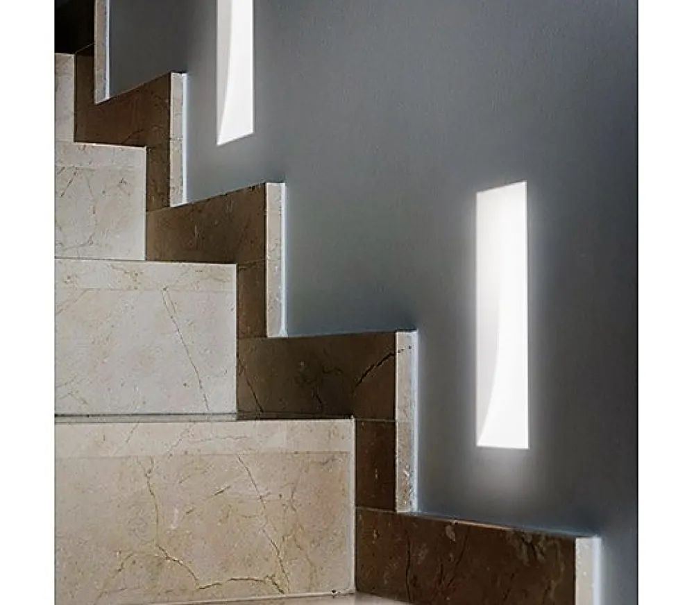 Segnapasso Led-Selezionato da Mazzolaluce Faro segnapasso led da incasso parete di gesso cristaly bianco a scomparsa