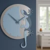Orologi Da Parete Moderni-Selezionato da Mazzolaluce Geko orologio da parete moderno legno colore azzurro polvere