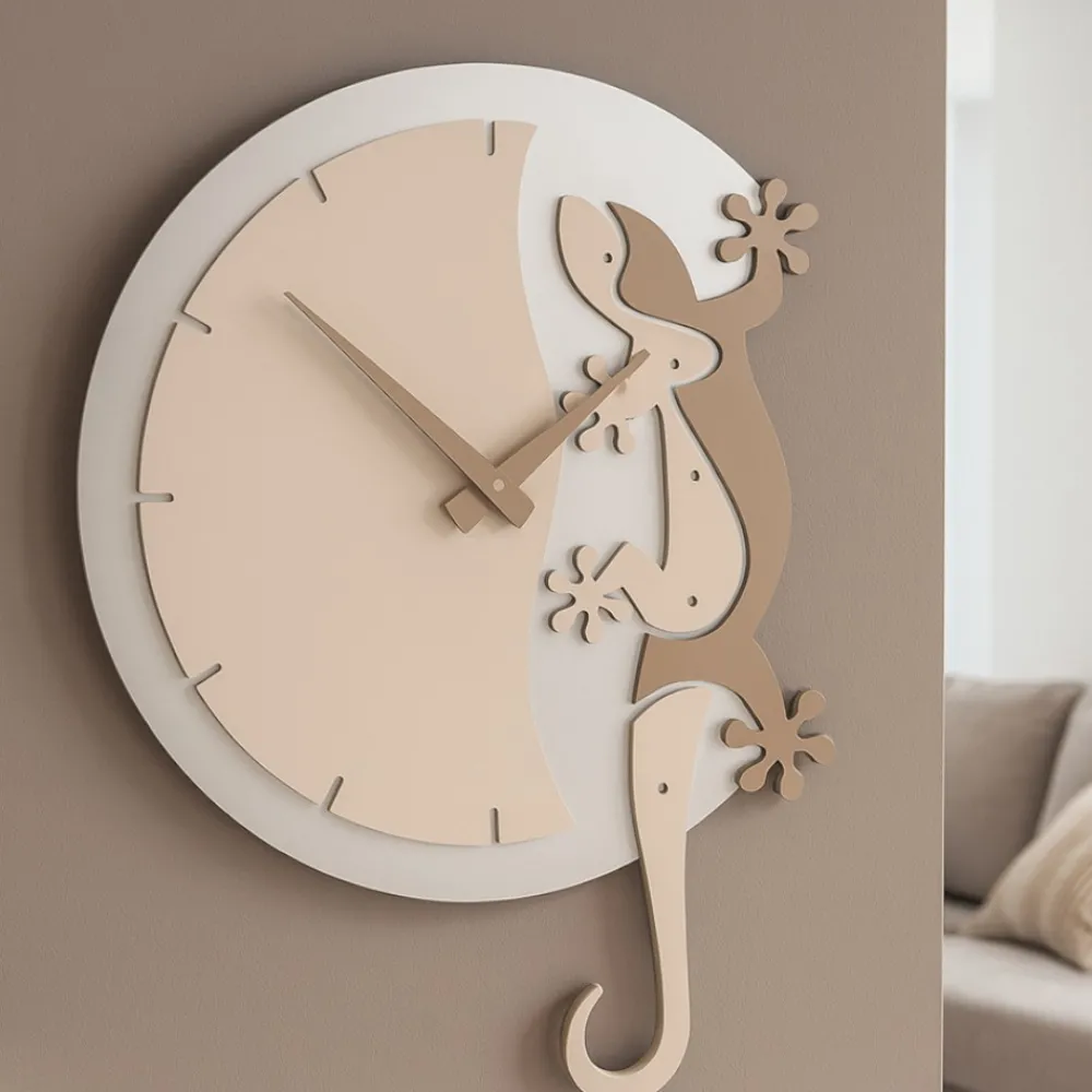 Orologi Da Parete Moderni-Selezionato da Mazzolaluce Geko orologio moderno da parete legno color sabbia