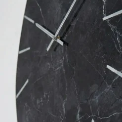 Orologi Da Parete Moderni-Selezionato da Mazzolaluce Grande orologio design in resina marmo nero 72x110 per soggiorno