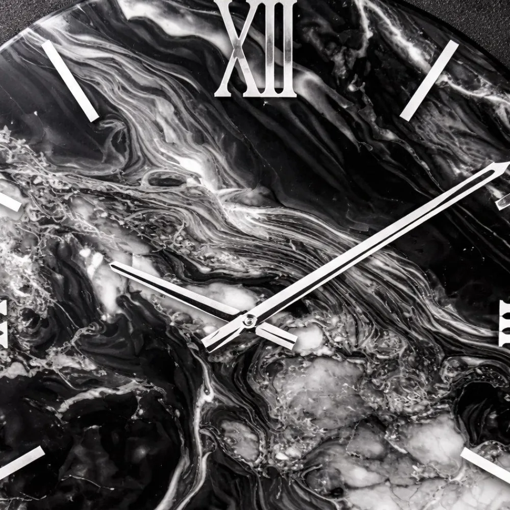Orologi Da Parete Moderni-Selezionato da Mazzolaluce Grande orologio moderno nero rotondo effetto marmo nero numeri argento