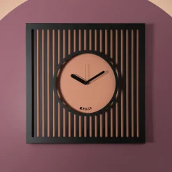 Orologi Da Parete Moderni-Selezionato da Mazzolaluce Grande orologio quadrato da parete nero e mousse 50x50