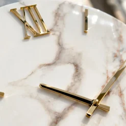 Orologi Da Parete Moderni-Selezionato da Mazzolaluce Grande orologio rotondo moderno effetto marmo chiaro per soggiorno