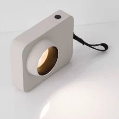 Abat Jour-Selezionato da Mazzolaluce Lampada abat-jour beige portatile moderna macchina fotografica