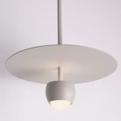 Lampade A Sospensione-Selezionato da Mazzolaluce Lampada a sospensione beige design moderna per isola cucina