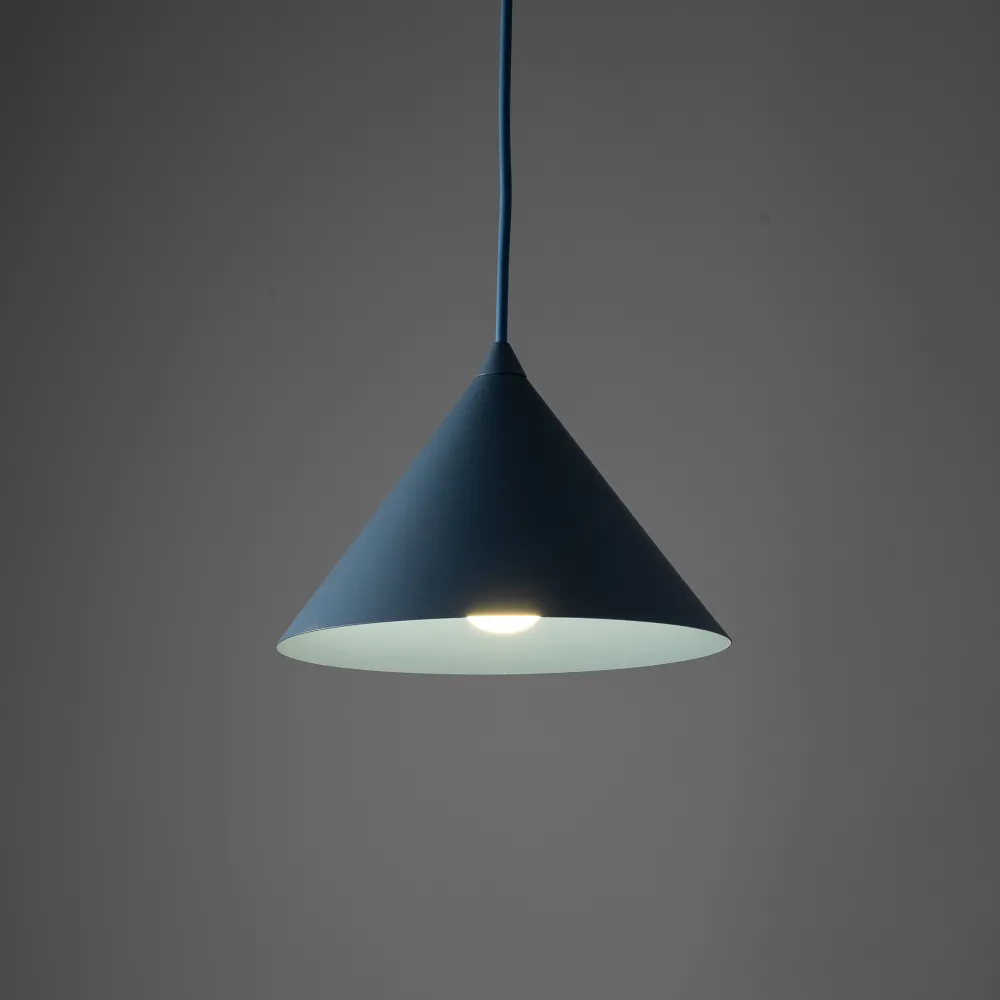 Lampade A Sospensione-Selezionato da Mazzolaluce Lampada a sospensione cono 21 cm blu in metallo per cucina
