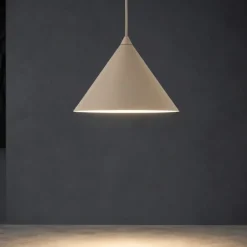 Lampade A Sospensione-Selezionato da Mazzolaluce Lampada a sospensione cono 21 cm sabbia per cucina