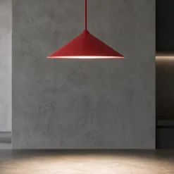 Lampade A Sospensione-Selezionato da Mazzolaluce Lampada a sospensione cono di metallo rosso 23 cm per isola cucina