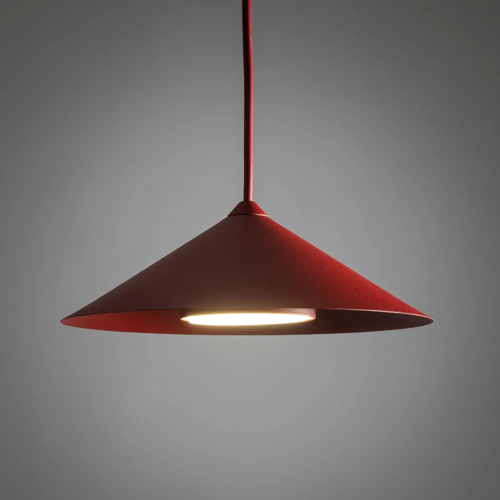 Lampade A Sospensione-Selezionato da Mazzolaluce Lampada a sospensione cono di metallo rosso 23 cm per isola cucina