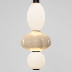 Lampade A Sospensione-Selezionato da Mazzolaluce Lampada a sospensione di ceramica beige vetro led 3000k