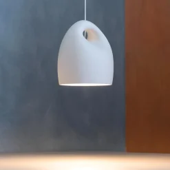 Lampade A Sospensione-Selezionato da Mazzolaluce Lampada a sospensione di gesso bianca per penisola