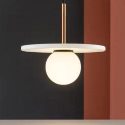 Lampade A Sospensione-Selezionato da Mazzolaluce Lampada a sospensione di marmo bianco sfera di vetro