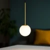 Lampade A Sospensione-Selezionato da Mazzolaluce Lampada a sospensione dorata sfera vetro bianco
