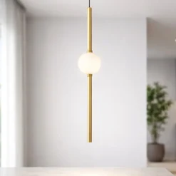 Lampade A Sospensione-Selezionato da Mazzolaluce Lampada a sospensione oro sfera bianca pendente per isola cucina