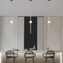 Lampade A Sospensione-Selezionato da Mazzolaluce Lampada a sospensione oro sfera bianca pendente per isola cucina