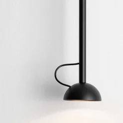 Lampade A Sospensione-Selezionato da Mazzolaluce Lampada a sospensione per comodino nera parabola magnetica orientabile